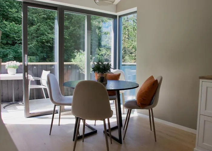 Moderne Hus - Sentralt, Rolig Med Gratis Parkering *