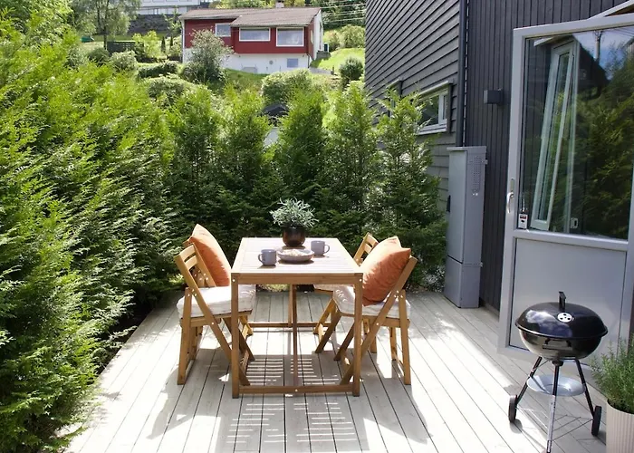 Moderne Hus - Sentralt, Rolig Med Gratis Parkering *