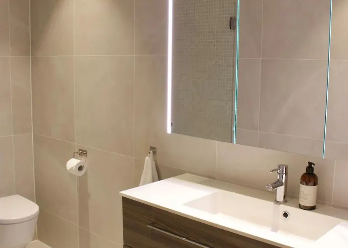 Moderne Hus - Sentralt, Rolig Med Gratis Parkering *