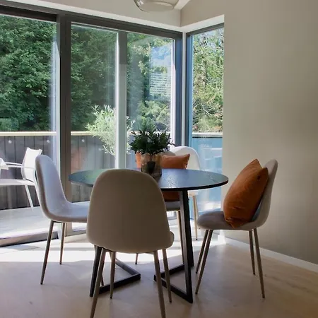 Moderne Hus - Sentralt, Rolig Med Gratis Parkering *