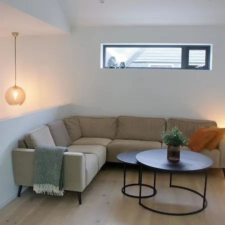 Lägenhet Moderne Hus - Sentralt, Rolig Med Gratis Parkering *