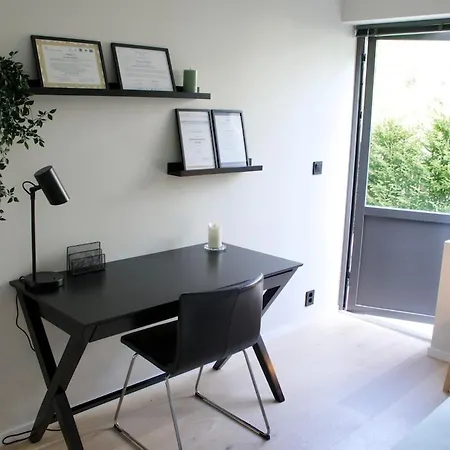 Apartment Moderne Hus - Sentralt, Rolig Med Gratis Parkering