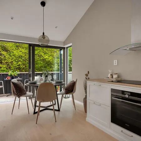 Apartamento Moderne Hus - Sentralt, Rolig Med Gratis Parkering