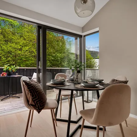 Moderne Hus - Sentralt, Rolig Med Gratis Parkering *