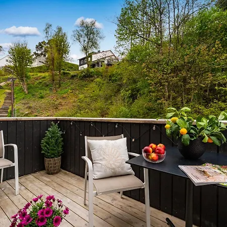 Apartment Moderne Hus - Sentralt, Rolig Med Gratis Parkering Bergen