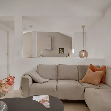 Apartment Moderne Hus - Sentralt, Rolig Med Gratis Parkering *