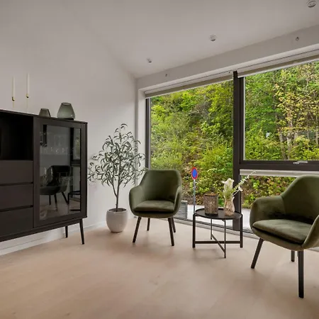 Moderne Hus - Sentralt, Rolig Med Gratis Parkering *