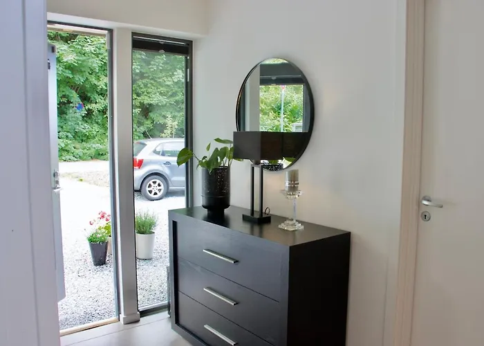 Moderne Hus - Sentralt, Rolig Med Gratis Parkering *