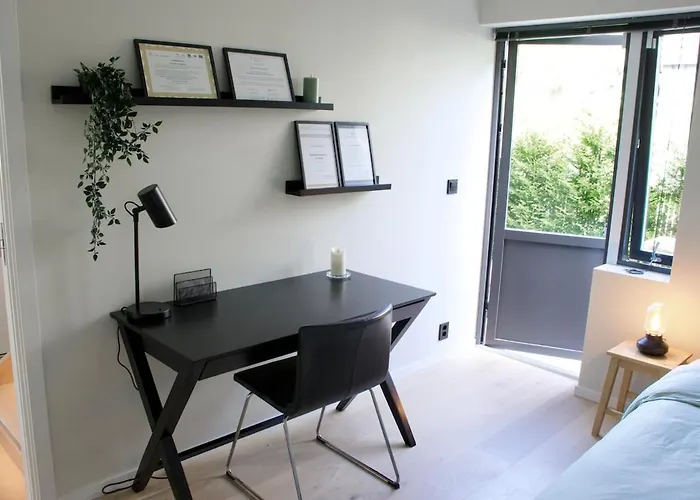 Apartment Moderne Hus - Sentralt, Rolig Med Gratis Parkering